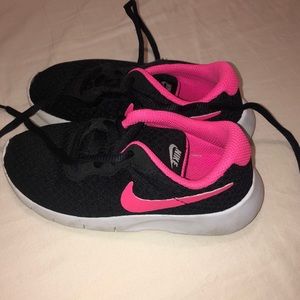 NIKE BABY SHOES SIZE 11